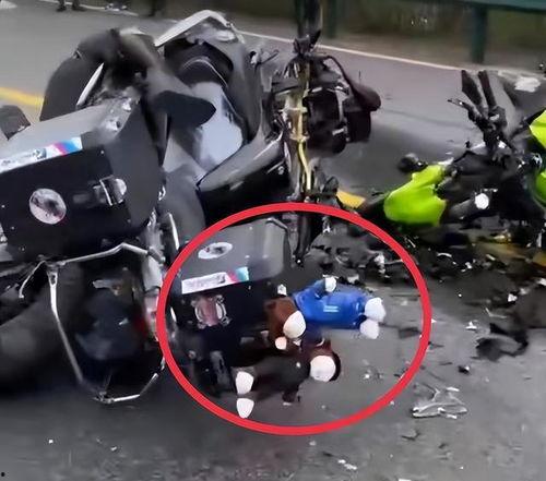 广东爆料摩托车撞车视频,视频揭露事故现场惨烈一幕