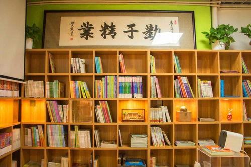 网红书店的小孩是谁,揭秘小孩背后的温馨故事