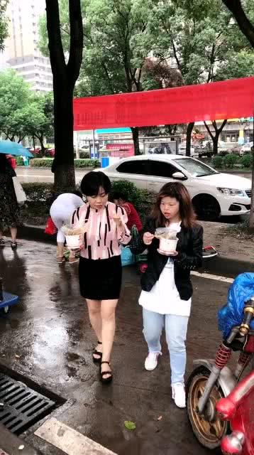 网红路边打车图片,尽显都市繁华与时尚魅力