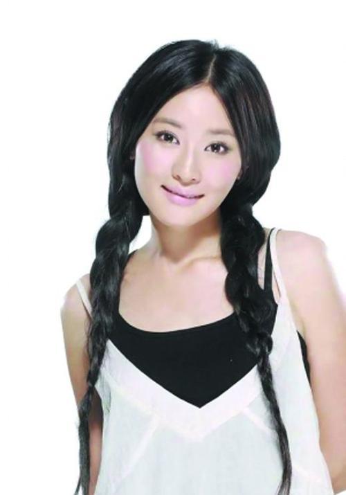 退圈获得吃瓜系统,她意外获得吃瓜系统，从此开启娱乐圈风云变幻之旅