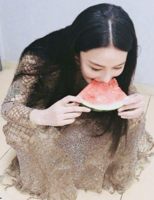 张馨予吃瓜,娱乐圈“吃瓜”达人，揭秘幕后故事