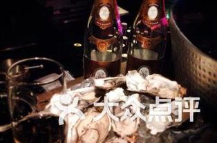 青岛酒吧吃瓜,热闹非凡的吃瓜现场，揭秘夜生活魅力